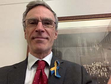 Rt Hon Dr Andrew Murrison MP wearing the pin in support of Ukraine